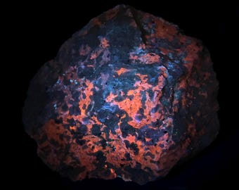 Large 7.2 lb Fluorescent Crazy Calcite mineral specimen. Sterling Hill Mine, Ogdensburg, New Jersey. Shortwave and Midwave