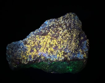 LARGE 5.3 lb Fluorescent Wollastonite on Calcite with Hydrozincite. Shortwave (sw) 254nm Uv. Sterling Hill Mine, Ogdensburg, NJ