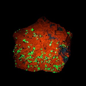 Large 4.3 lb Fluorescent / Phosphorescent Willemite, Calcite, and Franklinite. Sw Lw Mw Uv Fluorescence. Sterling Hill Mine, New Jersey