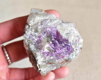 Tenebrescent Greenland Hackmanite (Sodalite), Arfvedsonite. Ilimaussaq Complex. Tenebrescent Sw Mw Lw - ET130