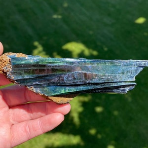 Large VIVIANITE Crystal with blue and green colors!! From Minas Gerais, Brasil.