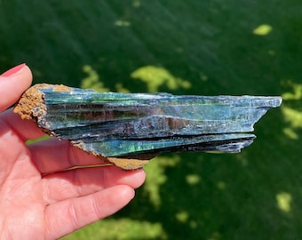 Large VIVIANITE Crystal with blue and green colors!! From Minas Gerais, Brasil.