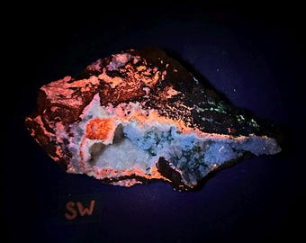 Fluorescent CALCITE, ROSASITE and LIMONITE Crystal from Mapimi, Durango, Mexico - ET130