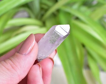 Nice Size Veracruz Amethyst point. Specimen from Veracruz Mexico. Beautiful purple quartz crystal cluster