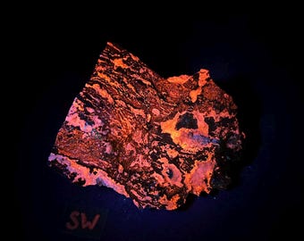 Fluorescent CALCITE, ROSASITE and LIMONITE Crystal from Mapimi, Durango, Mexico - ET131