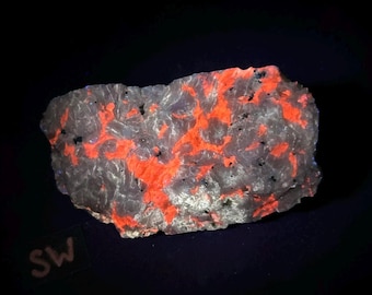 Fluorescent Crazy Calcite mineral specimen. Sterling Hill Mine, Ogdensburg, New Jersey. Shortwave and Midwave - ET130