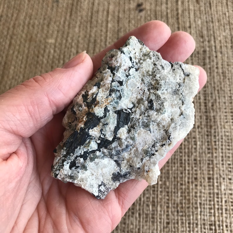 Rainbow FANTASY ROCK 5 color TUGTUPITE Sodalite, Hackmanite, Chkalovite, Analcime, Polylithionite, and Arfvedsonite. Greenland image 5