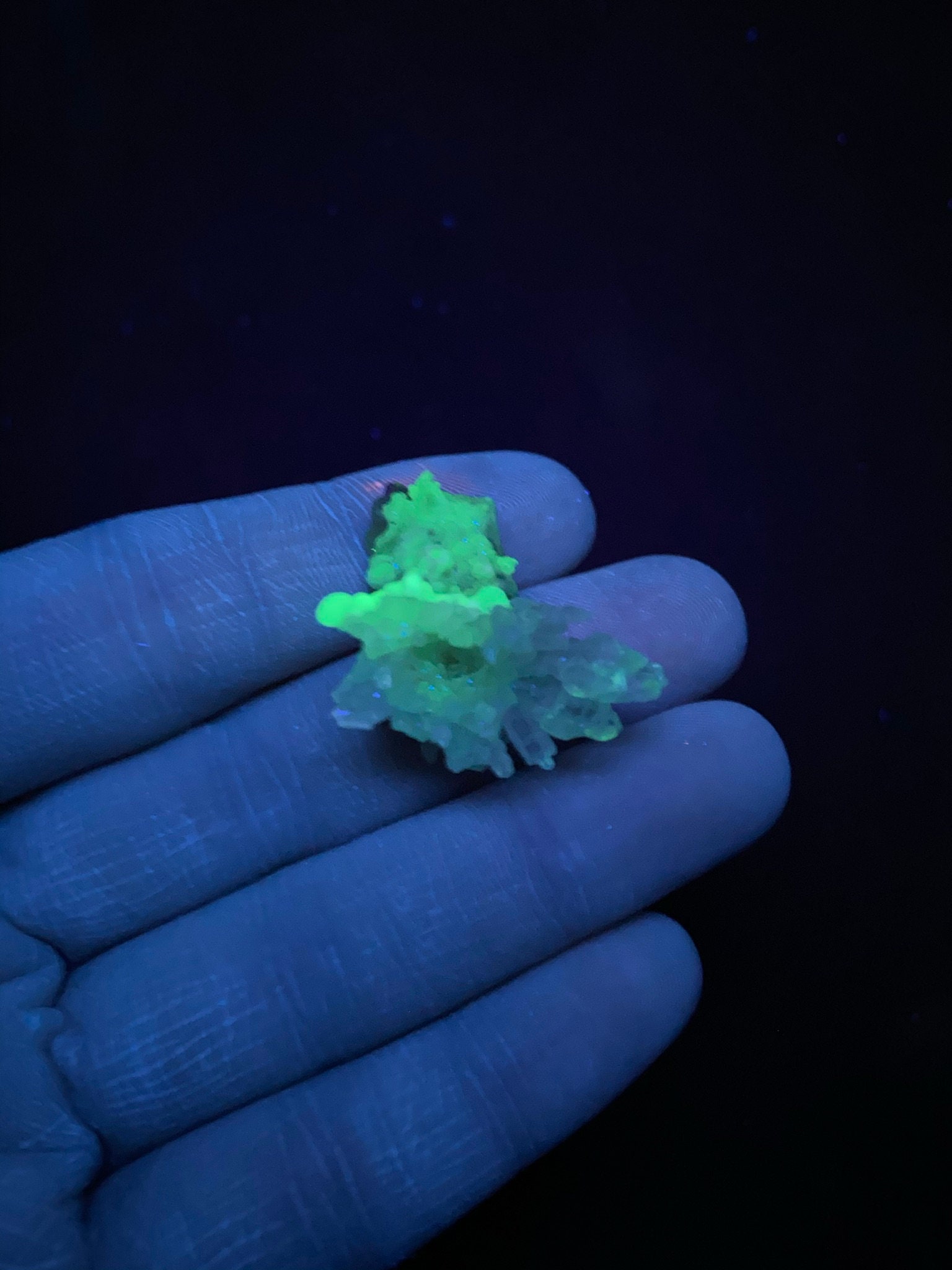 FLUORESCENT DUGWAY FlOWER Quartz cluster Chalcedony and clear quartz