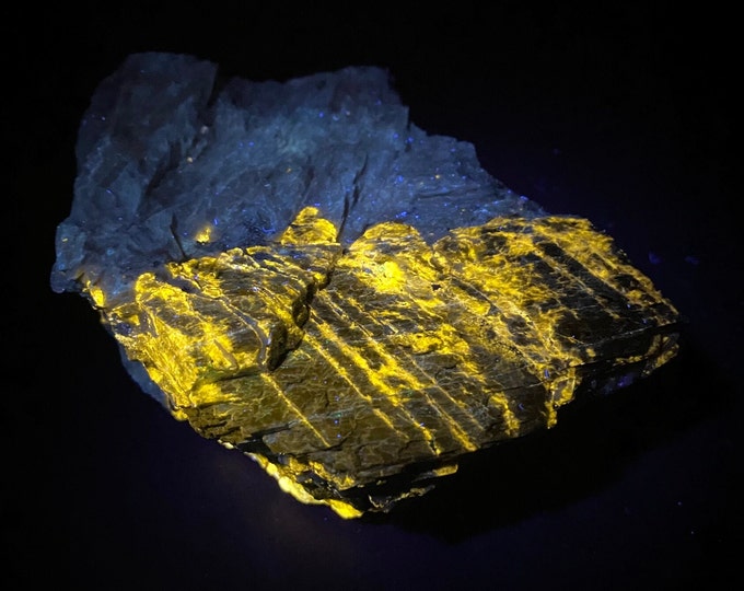 Featured listing image: 1 lb FLUORESCENT FLUORAPATITE in Albite var Cleavelandite. Yellow Midwave and Shortwave. Swanson Quarry, East Hampton, Connecticut, CT
