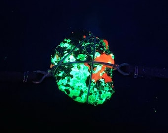 Bracelet - Fluorescent WILLEMITE, CALCITE, and Franklinite wrapped in Copper wire. Unique boho rave jewelry, handmade, raw natural