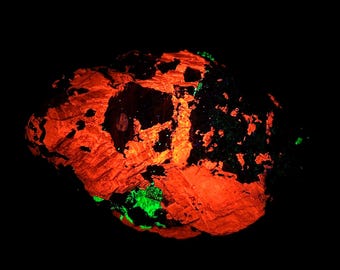 Large 4 lb Andradite Garnet with Fluorescent Willemite, and Calcite. Uv shortwave Sw Fluorescence. Trotter dump, Franklin, New Jersey- ET131