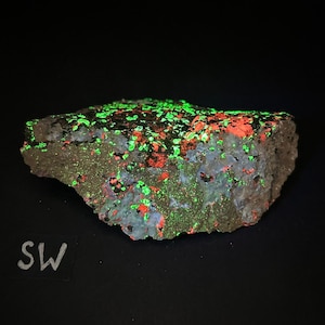 Fluorescent Willemite, Calcite, Hydrozincite & Franklinite. Multi Wave Fluorescence. Lang Shaft, Hamburg Mine, Franklin, New Jersey.