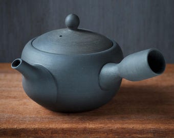 Kyusu Teapot KUROKUSUBE Large (Ceramic or Screen Mesh Filter) - Nankei Pottery