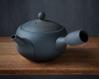 Kyusu Teapot KUROKUSUBE Large (Ceramic or Screen Mesh Filter) - Nankei Pottery