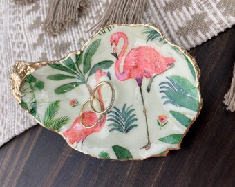 Plato de concha de ostra costera con flamenco rosa, decoración tropical, decoración de playa, plato de conchas, arte de concha de ostra, regalo de Navidad