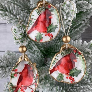 Set of 3 Mini Red Cardinal Oyster Shell Ornaments with Gold accents and gold wooden bead, Coastal Decor, Christmas Gift, Decoupage Oyster