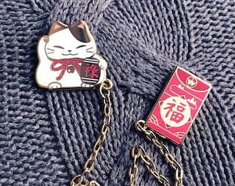 Lucky Cat and Red Pocket Enamel Pin - Collar Chain Set