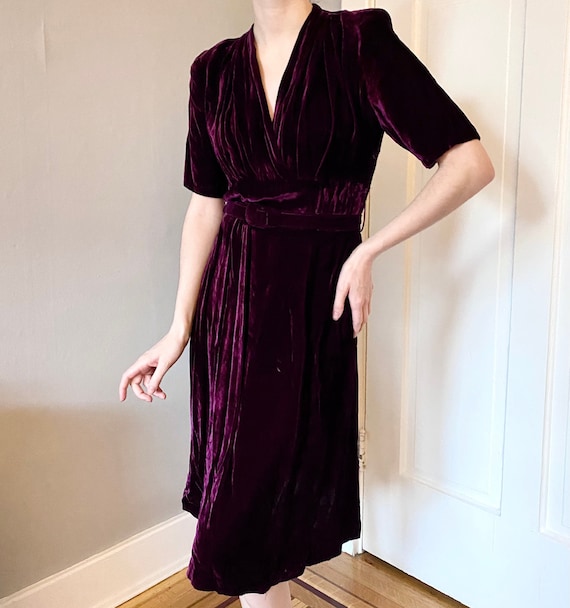 Late 1930s Early 1940s Dress / Wine Silk Velvet D… - image 1