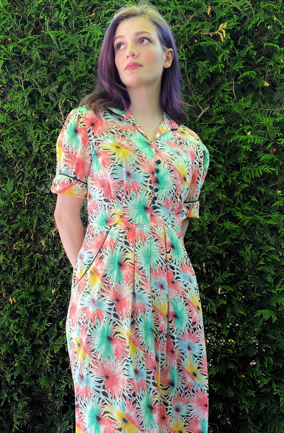 1940s Dress / Starburst Floral Print Dress / Pocke