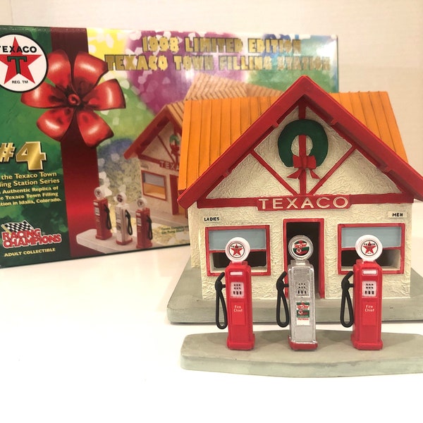 Texaco town filling station christmas