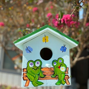 Love Frog Birdhouse
