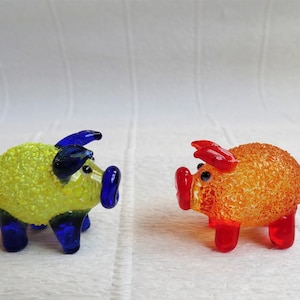 Glass Pig figurine, Pig Glass Sculpture, Handblown Pig, Lampwork Pig, Art Glass Pig Glass, Blown Glass Miniature Figurine pig