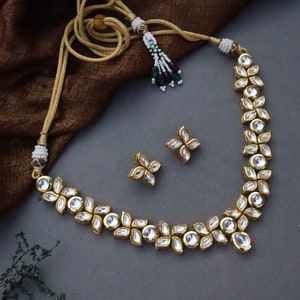 Gold Plated Kundan Floral Pattern Necklace Set\ Gold Plated Necklace Set\ Kundan Necklace Set\ Gold Plated Kundan Necklace Set