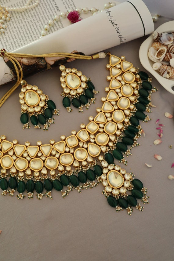 Buy Ishhaara Gold-Plated Kundan Necklace & Earings Set | Green Color Women  | AJIO LUXE