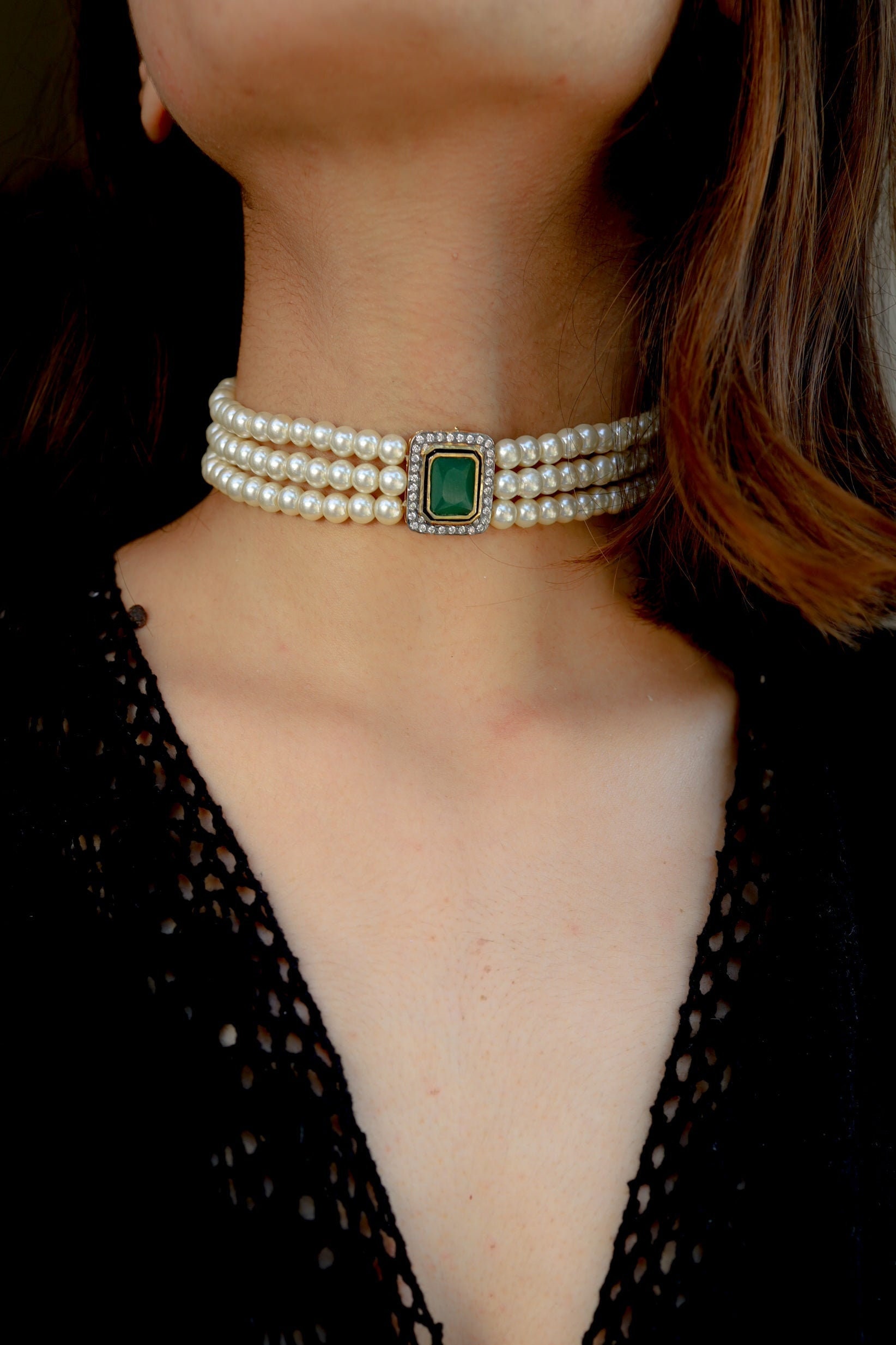 Pearl choker with green stone deals