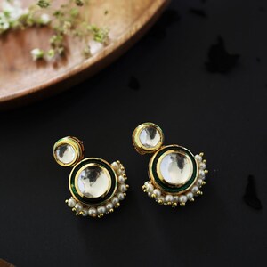 Kundan und Perlen Vergoldet Minimal Indische Ohrringe/ Vergoldete Kundan und Perlen Ohrringe/ Kundan Vergoldete Ohrringe mit Meenakari