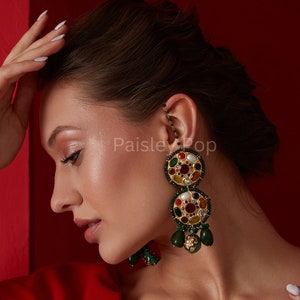 Grüne Kundan Navratan Ohrringe: Indischer Brautschmuck