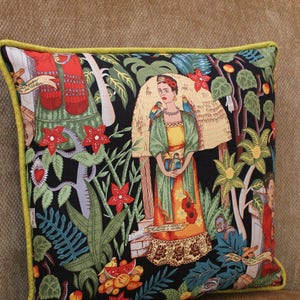 Tissu Haute Qualité Alexander Henry Frida's Garden Fond Noir , Beige et Brique Frida Kahlo image 7