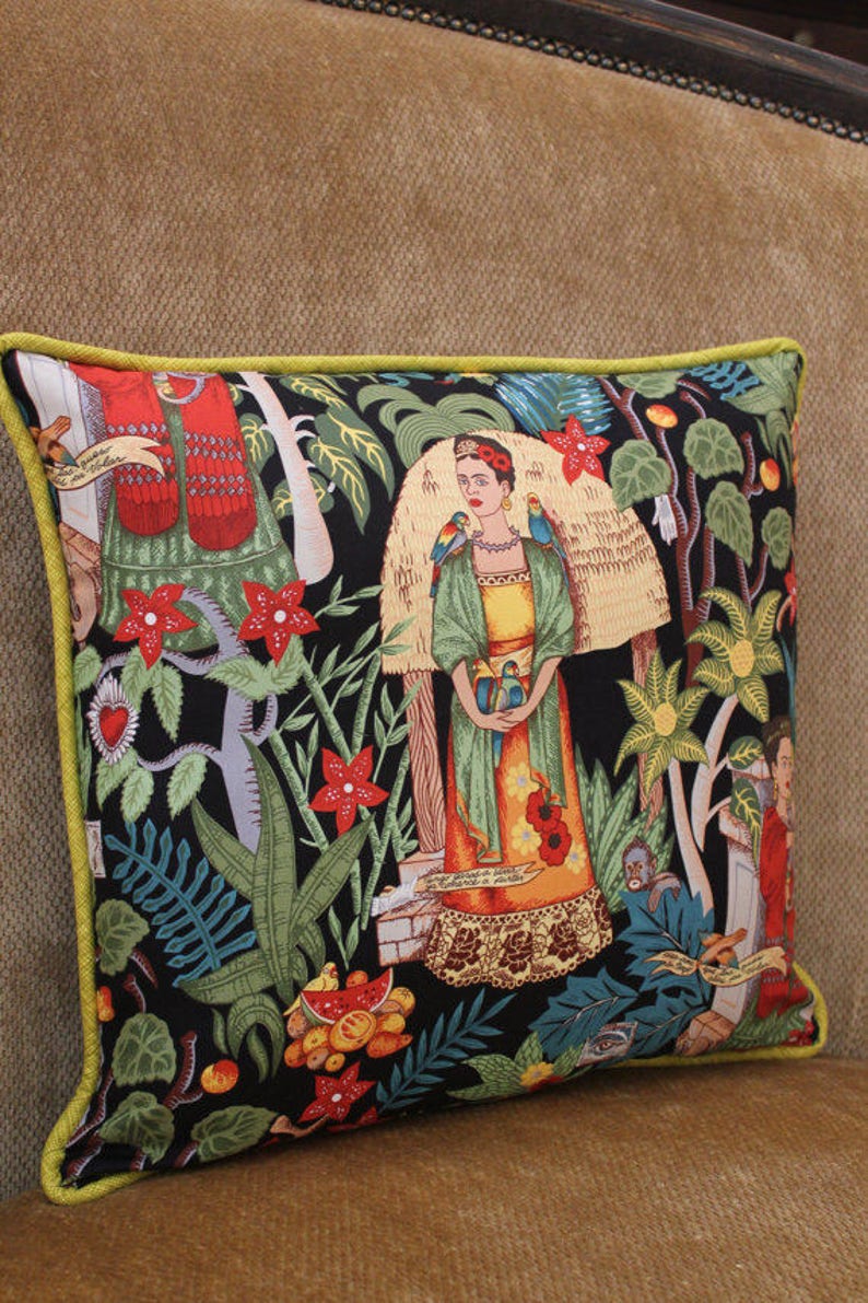 Tissu Haute Qualité Alexander Henry Frida's Garden Fond Noir , Beige et Brique Frida Kahlo image 7