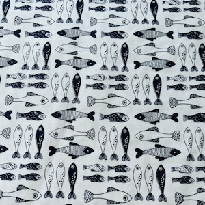 Peut inclure: Un tissu blanc avec un motif répétitif noir et blanc de poissons stylisés. Les poissons sont de différentes tailles et orientations.