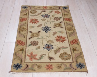 Alfombra Kilim Floral Vintage, Alfombra Turca Pequeña de 1,38 m x 0,81 m