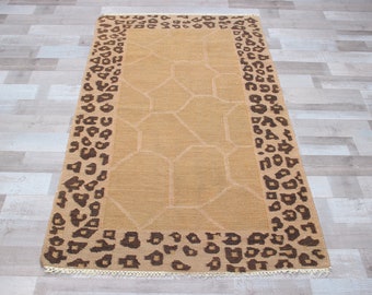 Turkish Kilim Rug, Leopard Border, Small Wool Entry Rug (4'7x2'7)