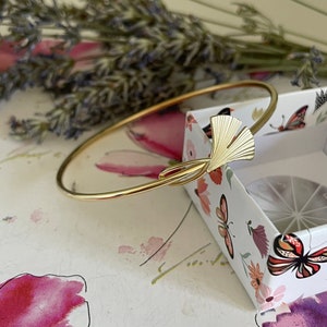 Schmales goldenes Ginkgoblatt-Armband aus 925er Silber, kleiner Armreif zum Öffnen