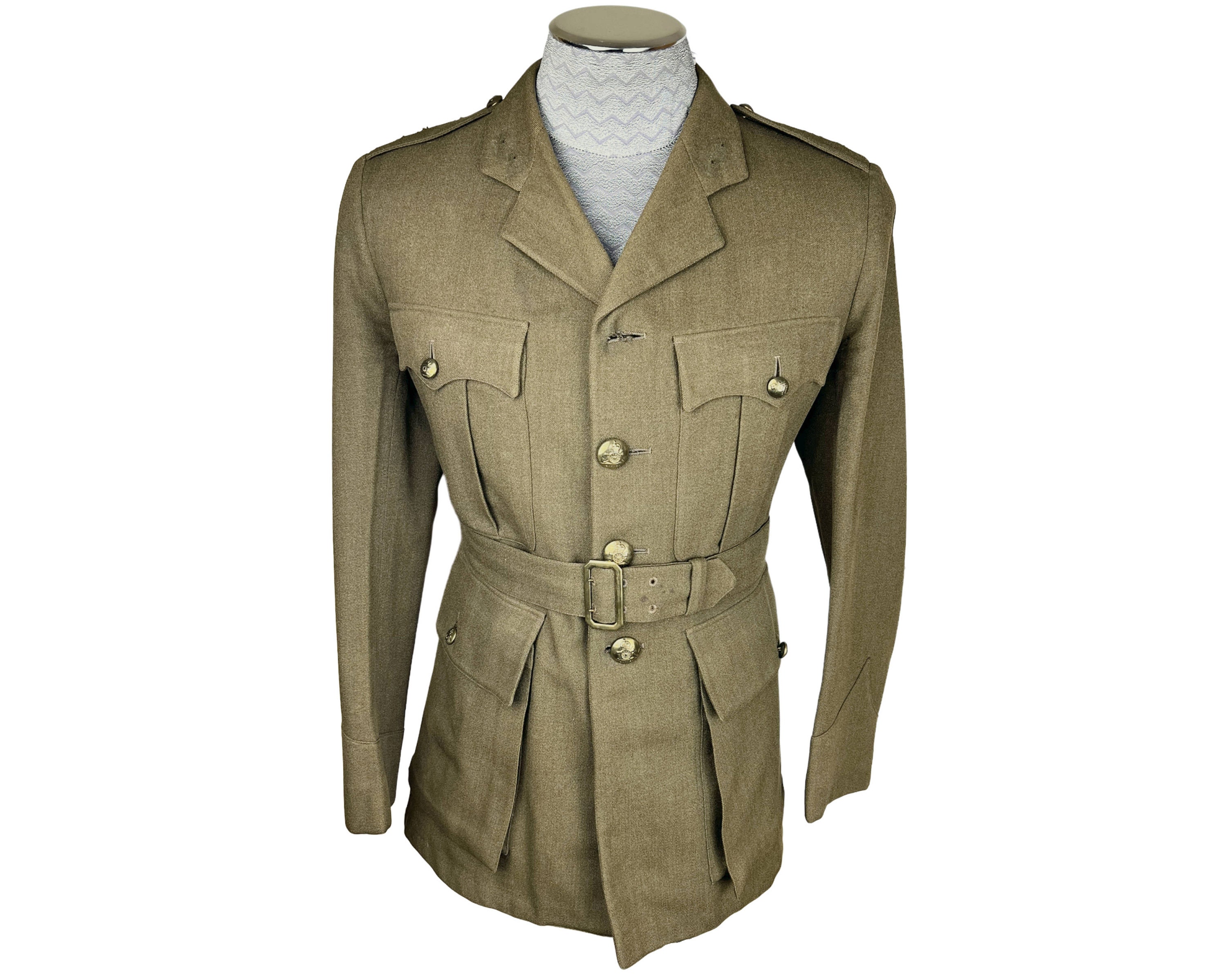 UNIFORMS OF WORLD WAR Ⅱ An Illustrated Encyclopedia of Uniforms of World War II: An Expert