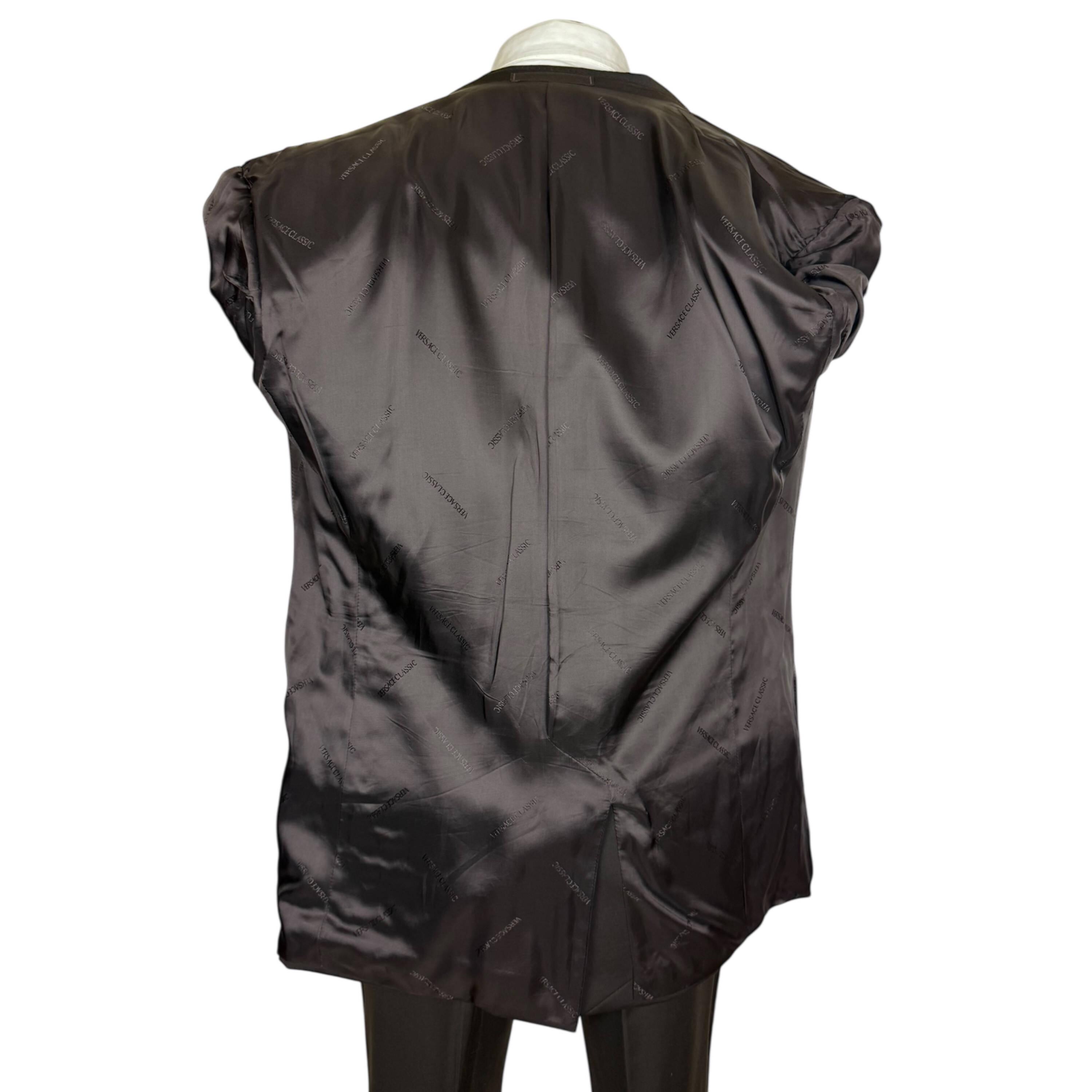 1990年代初頭のヴィンテージ、ヴェルサーチのクラシックなメンズスーツ