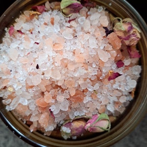 Relaxing Bath Salts Vanilla Rose Bath Salts, 100% Natural with Vanilla & Ylang Ylang Essential oils plus Rose Petals and Buds 500g image 6