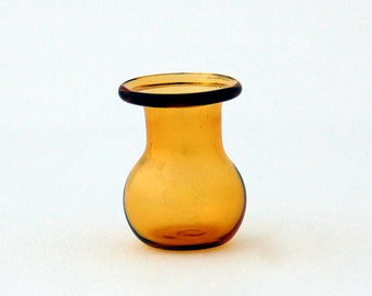 Handgeblazen miniatuur amberkleurige glazen vaas: kunstglas voor verzamelaars