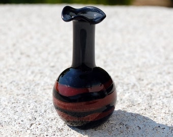 Miniatuur handgeblazen glazen vaas