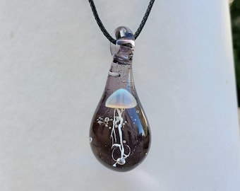 Ciondolo in vetro medusa / Collana con ciondolo in vetro / Collana in vetro medusa / Regalo per lui / Regalo per lei - SPEDIZIONE GRATUITA -