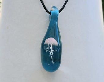 Ciondolo in vetro medusa / Collana con ciondolo in vetro / Collana in vetro medusa / Regalo per lui / Regalo per lei - SPEDIZIONE GRATUITA -