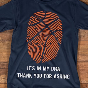 Lustige Basketball-Shirt. Basketball T-shirt. Basketball Spieltag T-shirt. Basketball ist in meinem DNA-Shirt. Sonntag Funday Basketball Geschenk 51001