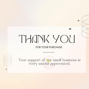 K&ouml;nnte beinhalten: Eine wei&szlig;e Karte mit den Worten "THANK YOU" in einer dekorativen Schriftart. Darunter steht "FOR YOUR PURCHASE". Der Text "Your support of our small business is (very much!) appreciated" ist ebenfalls vorhanden.