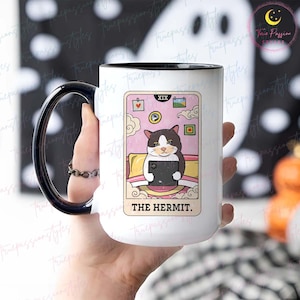 Taza con la carta del tarot El ermitaño, taza con meme de gato llorando, taza con meme de gato triste, taza con gato brujo, taza para amantes de los gatos T0189