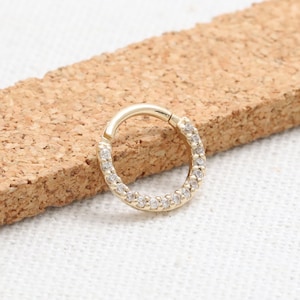 14K 18K Solid Gold CZ, Moissanite lub Prawdziwe Diamenty Micro Pave Helix Snug Cartilage Rook Daith Septum Ring Hinged Hoop Clicker Kolczyki
