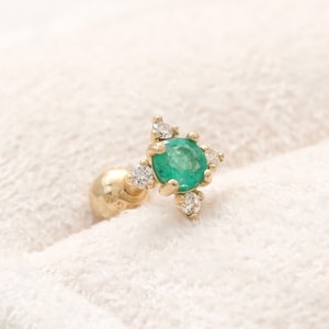 Brinco de piercing de lóbulo de concha com esmeralda e zircônia cúbica, moissanita, lab ou diamante genuíno, com detalhes em estrela, cartilagem, tragus, hélice