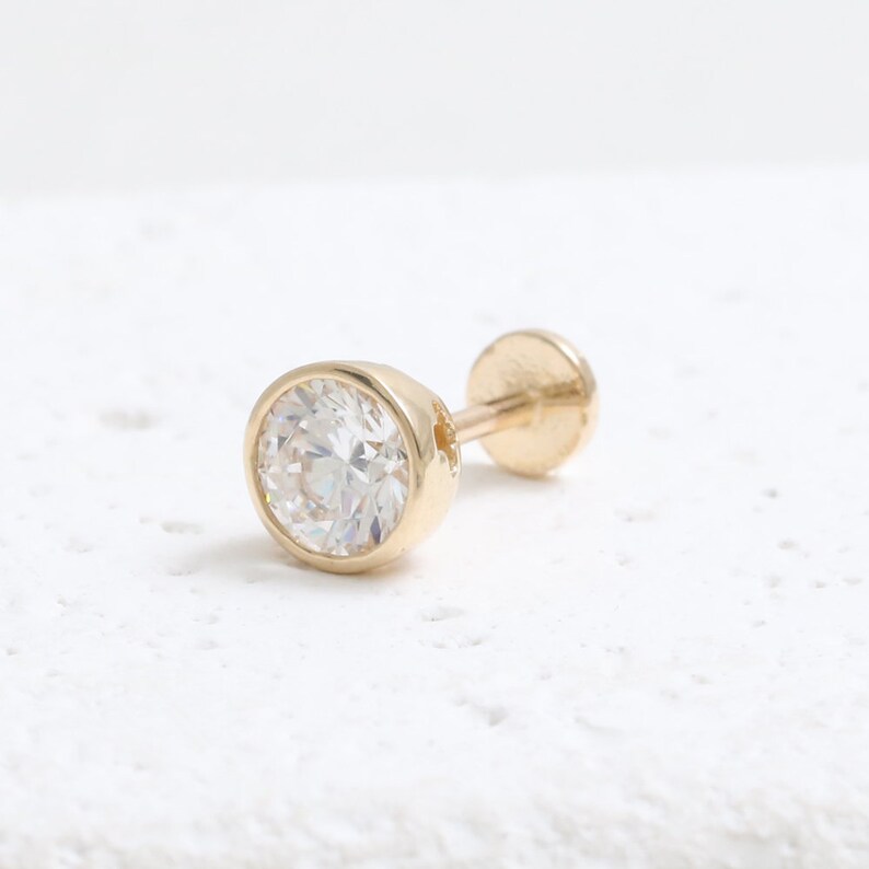 Conch Cartilage Labret Piercing Earring-16g Tragus Helix 18g 1pcs Lobe 14K 18K Solid Gold 0.5ct Moissanite Bezel Setting Ear Stud